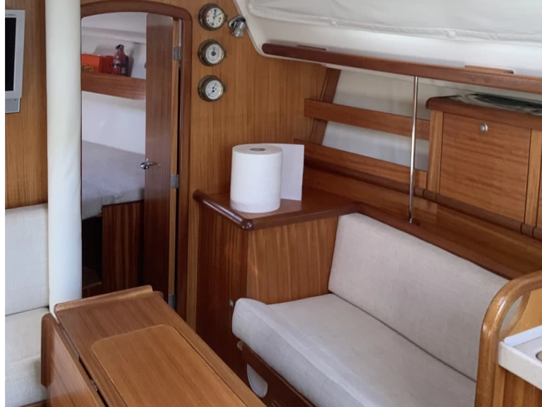 Alquiler de Delphia Delphia 33 en Piso Livadi