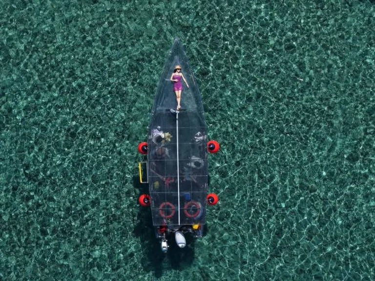 Alquiler de Custom Made Clear boat en Kerí