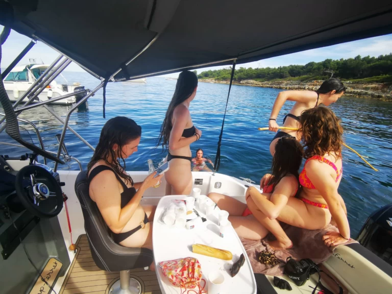 Alquiler de B2 Marine Ws 702 en Vieux Port Golfe-Juan