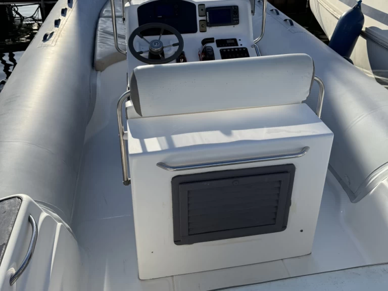 Alquiler de Capelli Tempest 750 Top en Solenzara