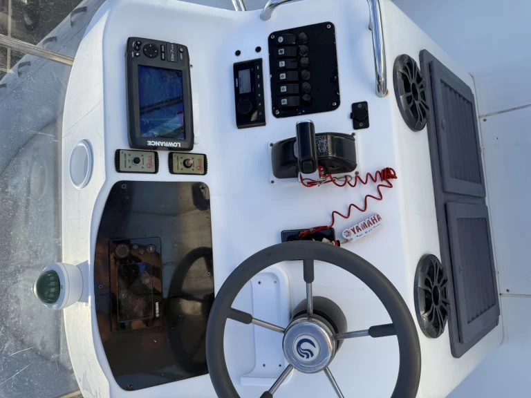 Alquiler de embarcaciones Capelli Tempest 750 Top enSolenzara en Samboat