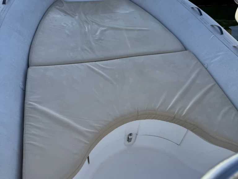 Alquiler Neumática Capelli con o sin  título de navegación