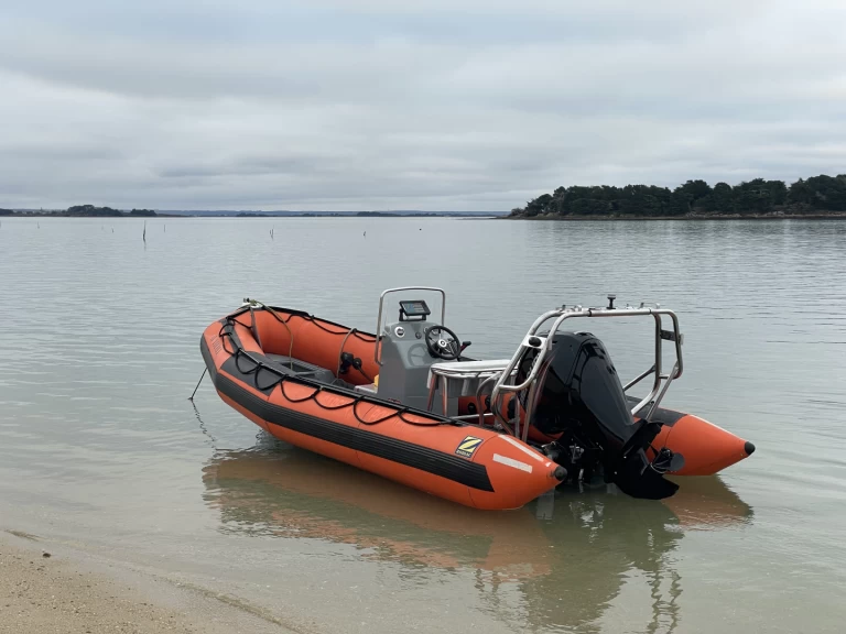 Alquiler Neumática Zodiac con o sin  título de navegación