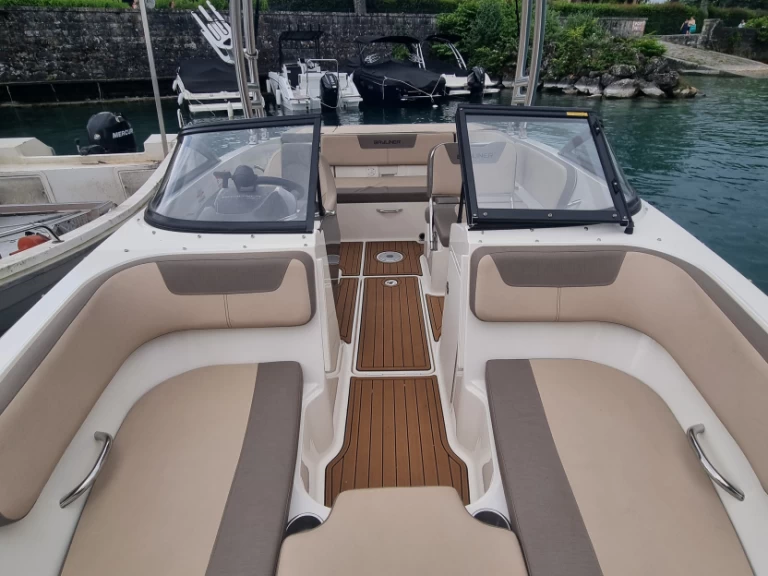 Bayliner VR5 de alquiler a Amphion-les-Bains