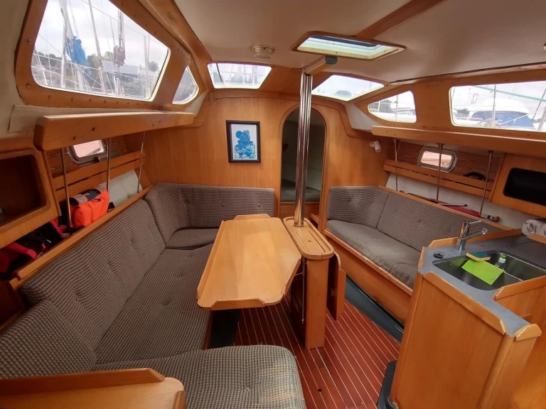 Alquiler de embarcaciones Kirie Feeling 326 enBrest en Samboat