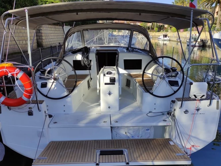 Alquiler de Jeanneau Sun Odyssey 410 en Furnari