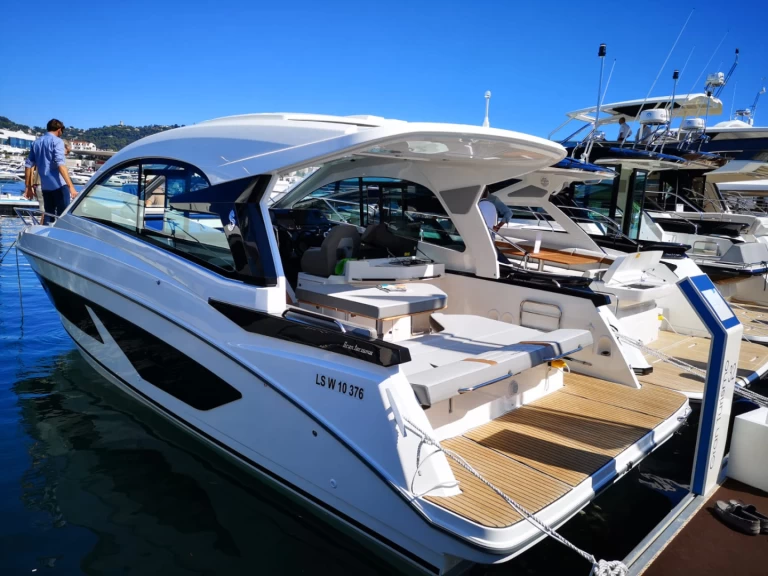 Alquiler de embarcaciones Bénéteau Gran Turismo 32 enPula en Samboat