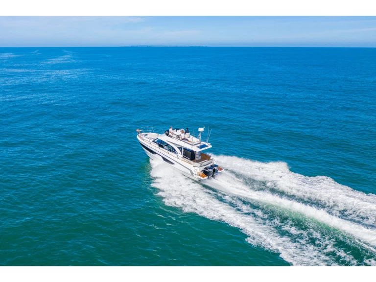 Alquiler de embarcaciones Bénéteau Antares 11 FLY enPula en Samboat