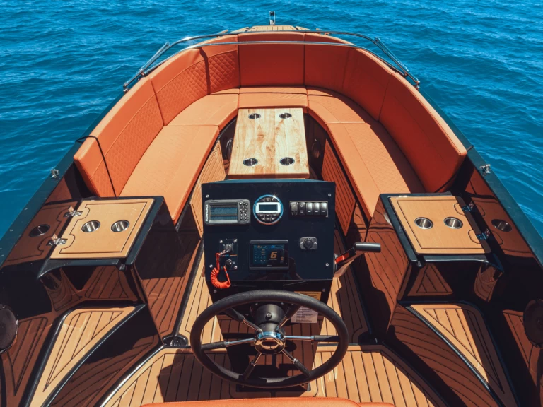 Alquiler de embarcaciones FEMIS AQUA 615 T6 enPuerto Marina Benalmadena en Samboat