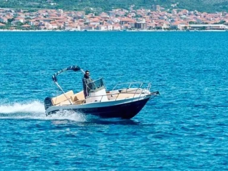 Lancha para alquilar Trogir al mejor precio