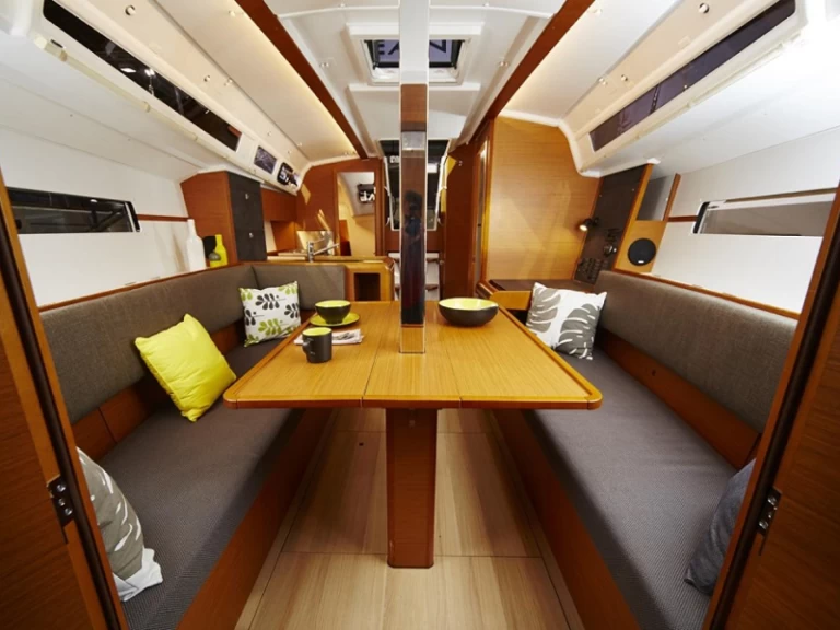 Jeanneau Sun Odyssey 349 de alquiler a Lefkáda