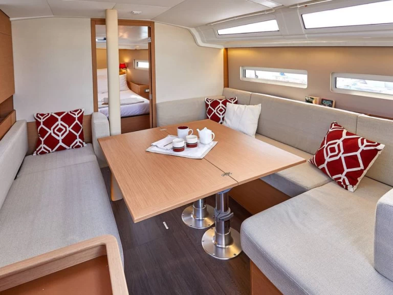Jeanneau Sun Odyssey 410 de alquiler a Cannigione
