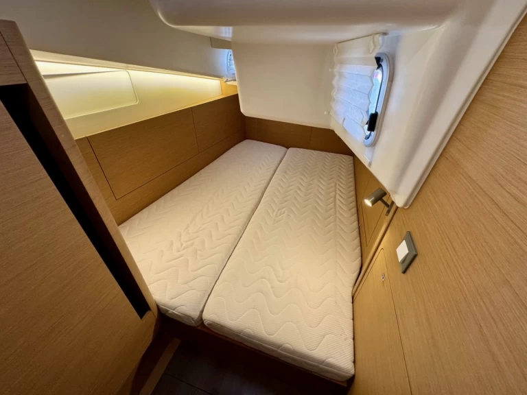 Alquiler de barcos Pýlos barato de Sun Odyssey 410