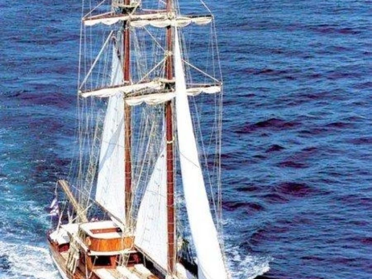  Custom Motor Sailer 124' de alquiler a Álimos