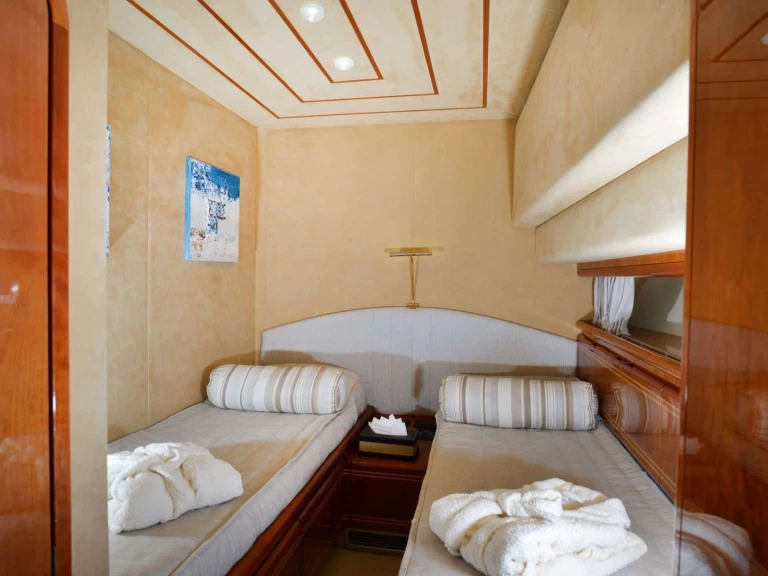 Alquiler de Ferretti Ferretti 80 en Gouviá