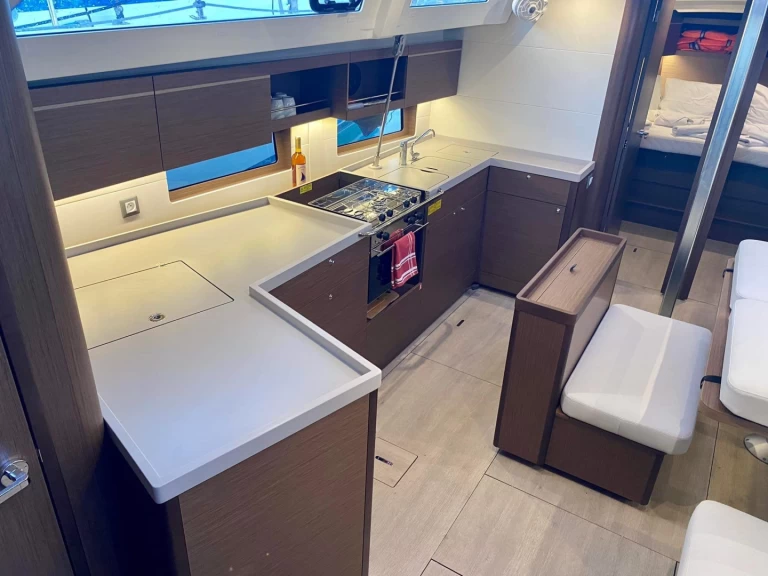 Alquiler de embarcaciones Bénéteau Oceanis 46.1 enLávrio en Samboat