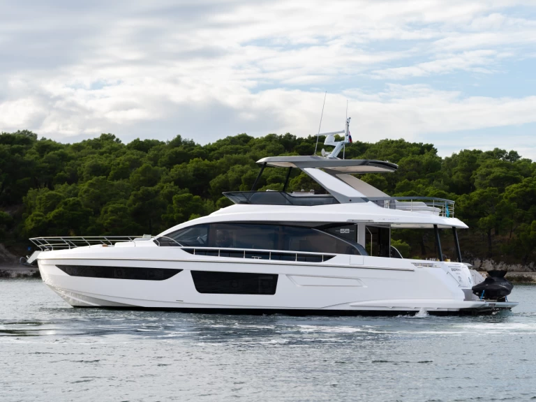 Alquiler de embarcaciones Azimut Azimut 68 Fly enŠibenik en Samboat