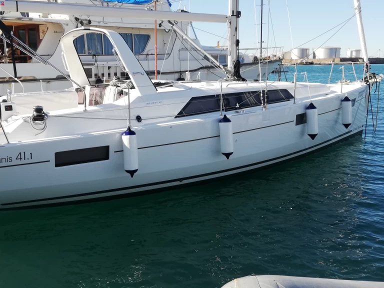 Velero para alquilar Vibo Marina al mejor precio