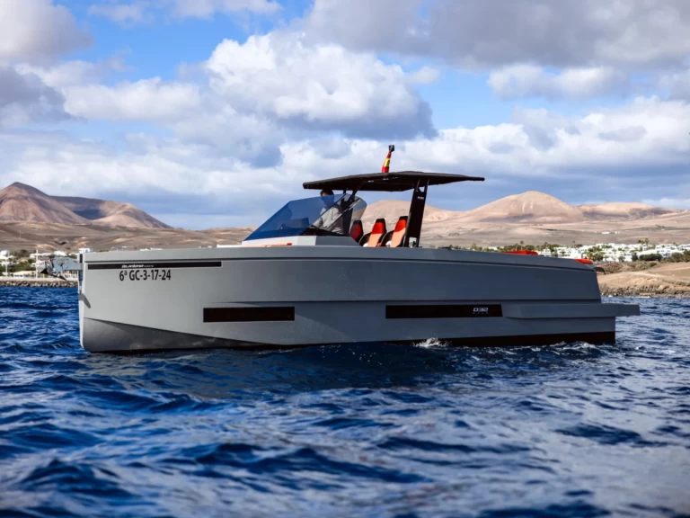 Alquiler de barcos Playa Blanca barato de De Antonio D32 Open