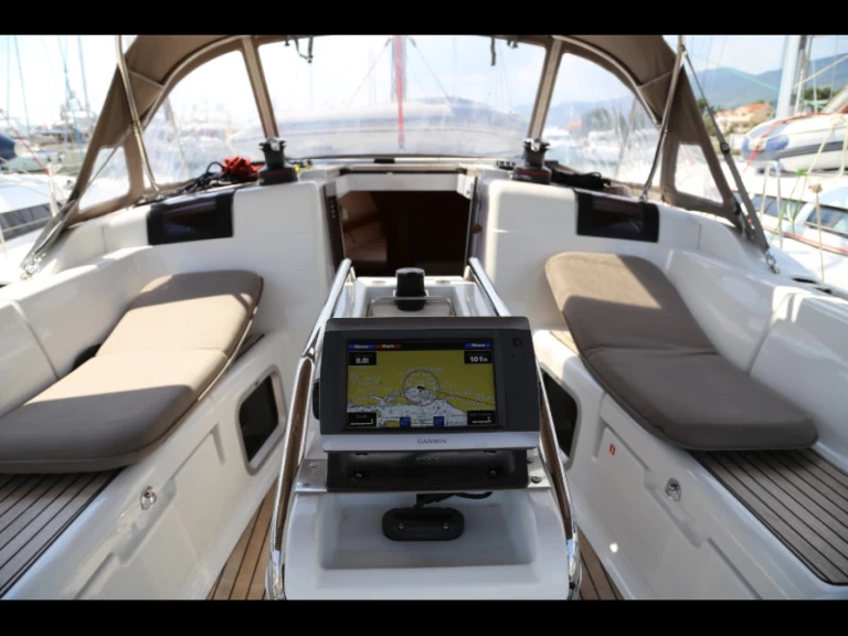 Alquiler de barcos Kaštel Gomilica barato de Sun Odyssey 419