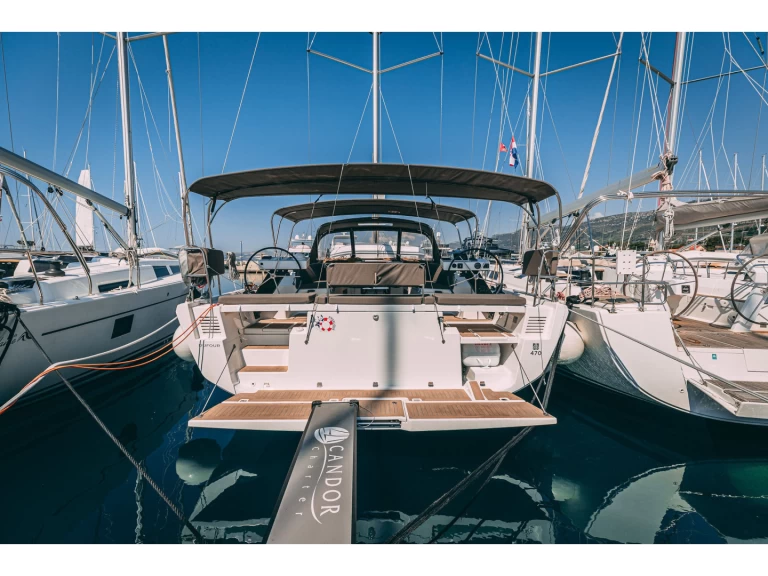 Velero para alquilar Kaštel Gomilica al mejor precio