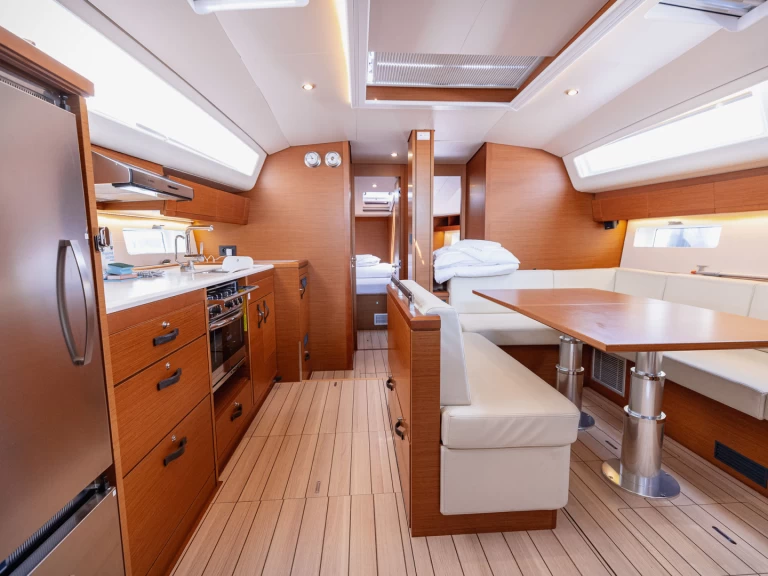 Alquiler de Velero, con o sin patrón Jeanneau Kaštel Gomilica