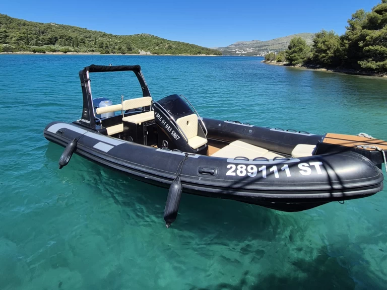 Inception 680 de alquiler a Trogir