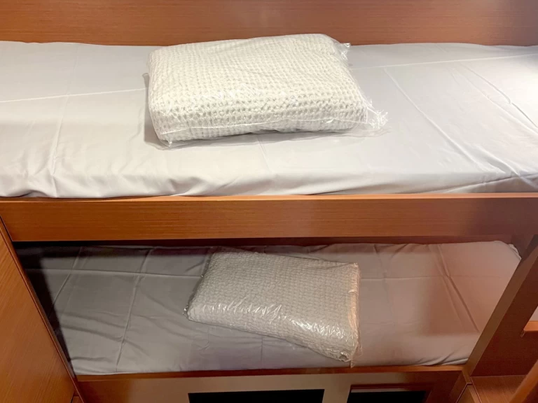 Velero para alquilar Lávrio al mejor precio