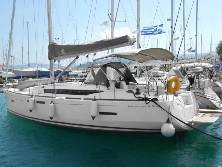 Alquiler de barcos Lávrio barato de Sun Odyssey 419