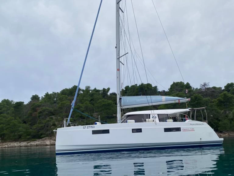 Alquiler de Catamarán, con o sin patrón Nautitech Primošten