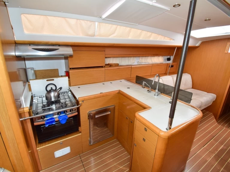 Alquiler Velero Jeanneau con o sin  título de navegación