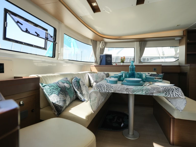 Alquiler de embarcaciones Lagoon Lagoon 46 enSalerno en Samboat