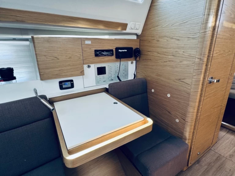 Velero para alquilar Novi Vinodolski al mejor precio