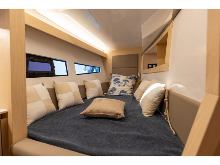 Alquiler de embarcaciones Vanguard Tesoro T41 enÓrmos Bay en Samboat