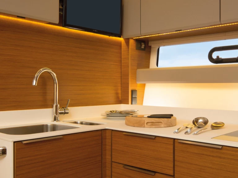 Alquiler Lancha Bavaria con o sin  título de navegación