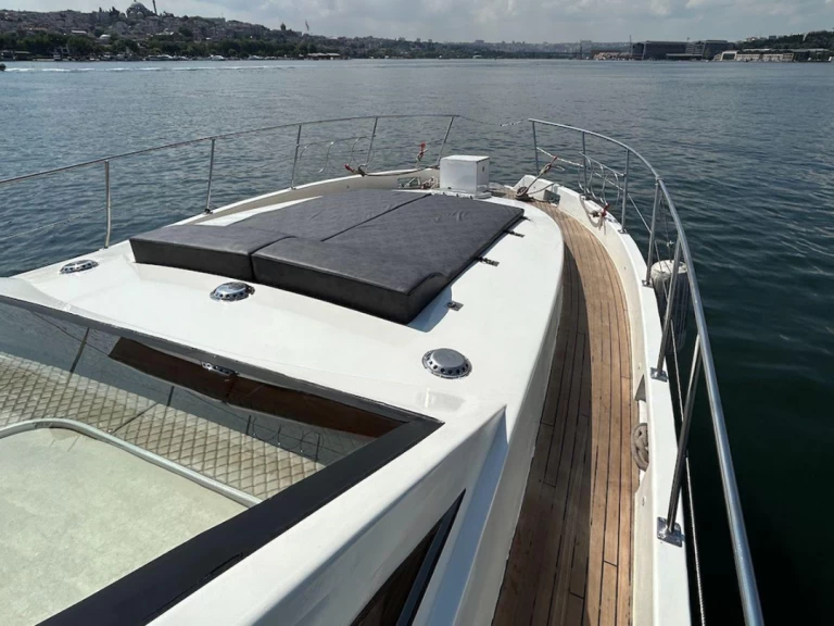 Alquiler de Yate de lujo, con o sin patrón costom made  Eminönü