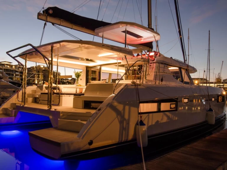 Alquiler de Catamarán, con o sin patrón Leopard Procida