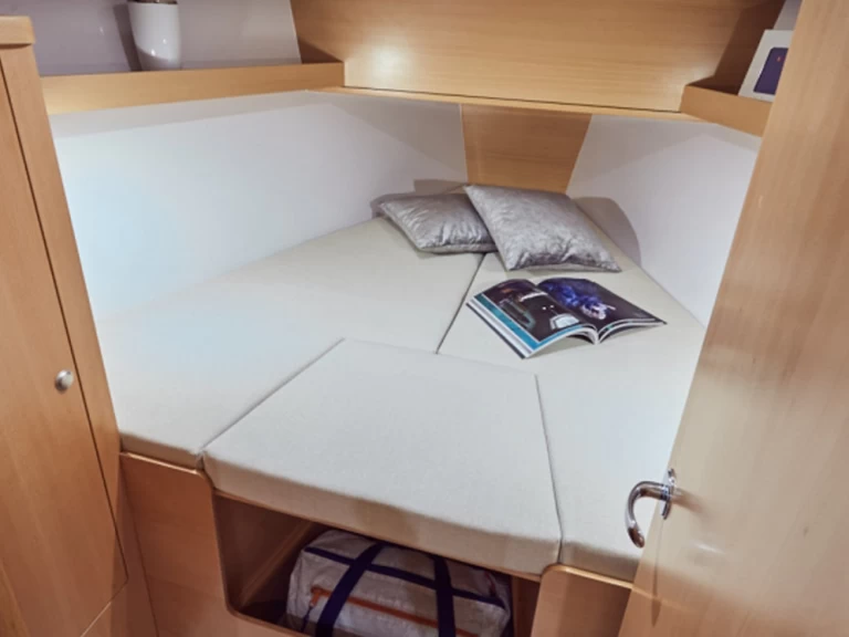 Jeanneau Sun Odyssey 319 de alquiler a Procida