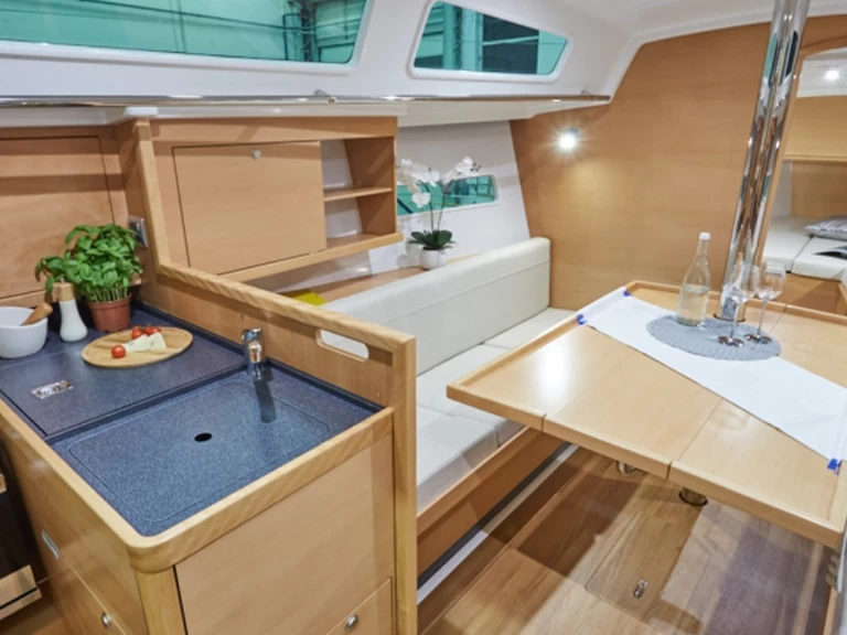 Alquiler de Jeanneau Sun Odyssey 319 en Procida