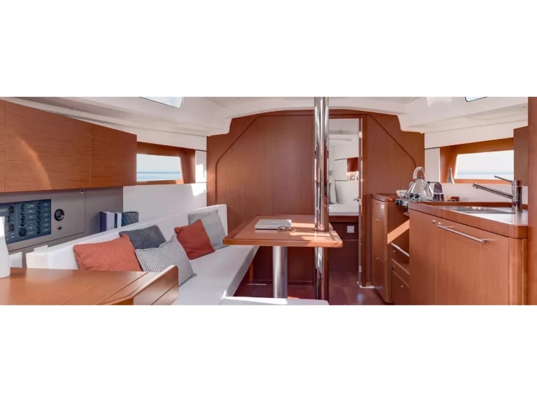 Alquiler de barcos Furnari barato de Oceanis 35