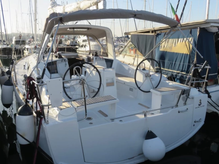 Bénéteau Oceanis 38 de alquiler a Procida