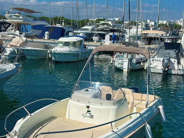 Alquiler de embarcaciones Jeanneau Cap Camarat 555 Style enMandelieu-la-Napoule en Samboat