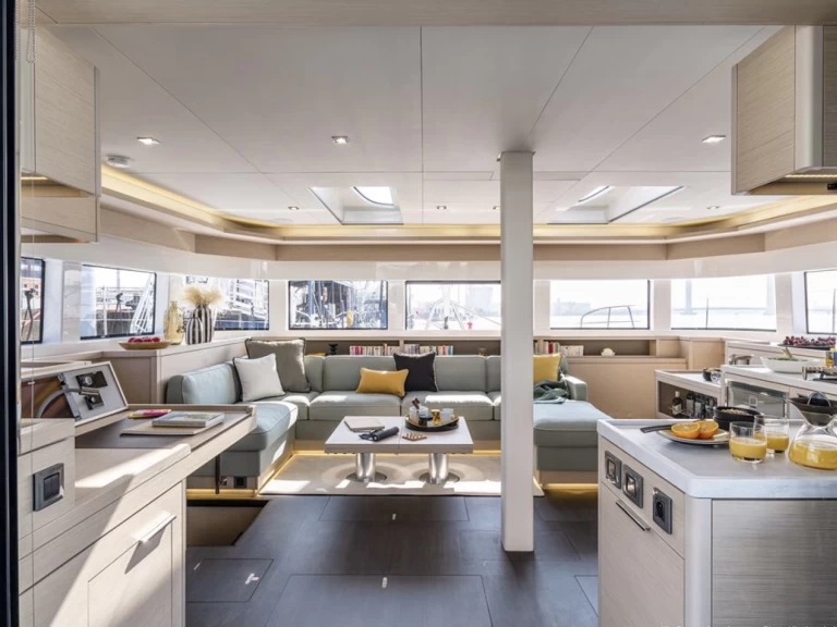 Alquiler de Catamarán, con o sin patrón Lagoon Álimos