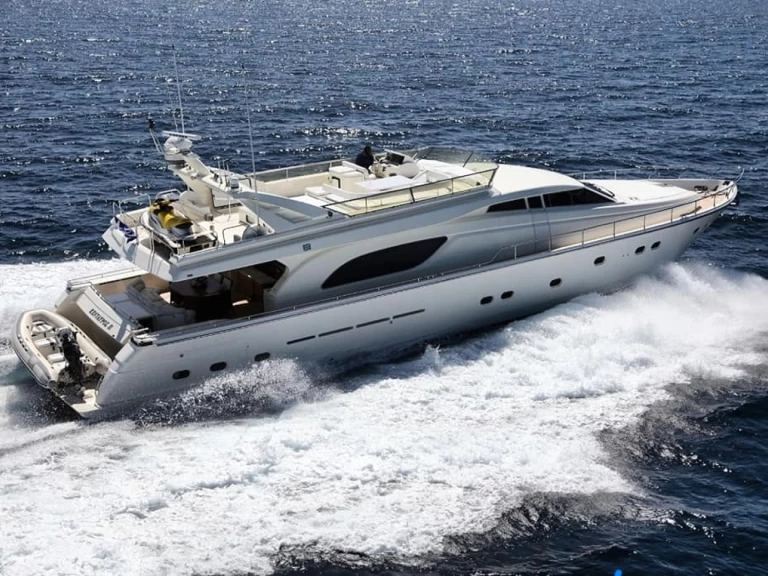 Alquiler de Yate de lujo, con o sin patrón Ferretti Gouviá