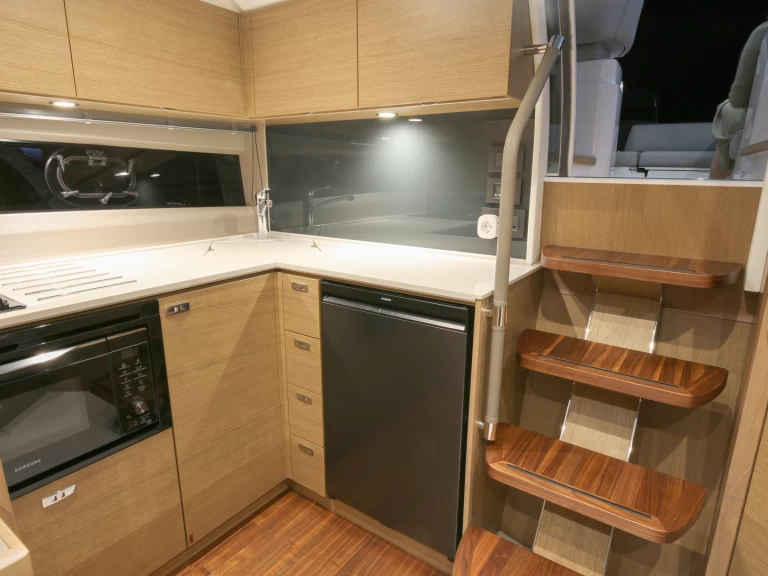 Alquiler de Lancha, con o sin patrón Princess Gouviá