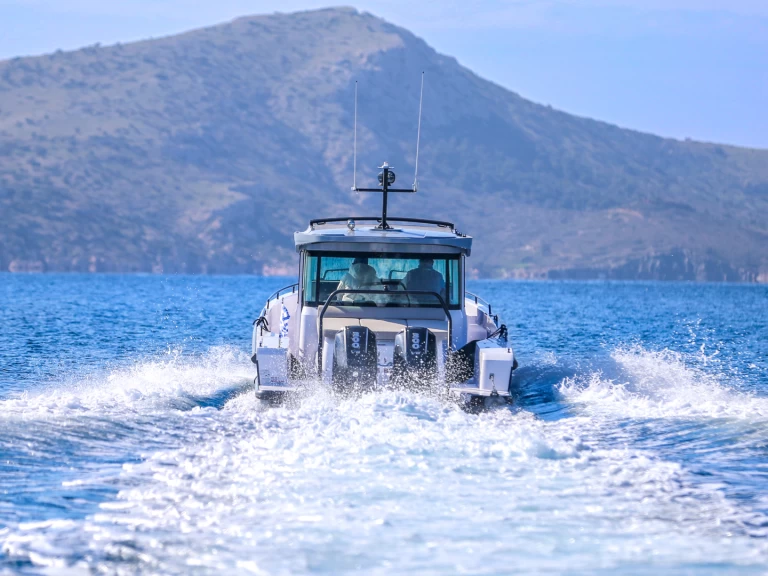 Alquiler de embarcaciones Axopar Axopar 37 XC Cross Cabin enAnávyssos en Samboat