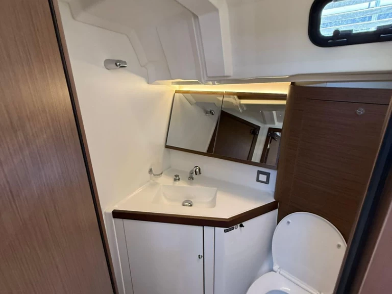 Alquiler de Velero, con o sin patrón Bénéteau Lávrio