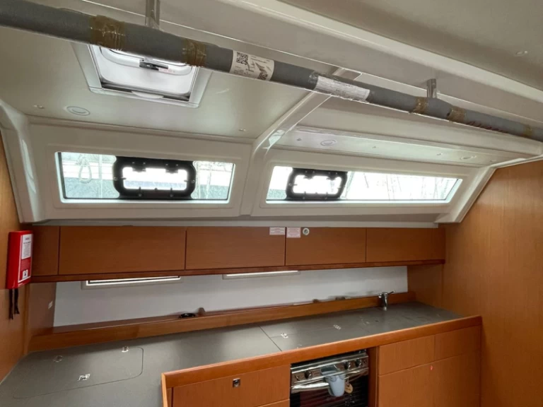 Alquiler de Velero, con o sin patrón Bavaria Lávrio