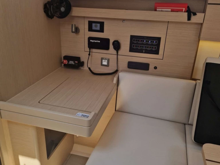 Alquiler de Velero, con o sin patrón Bénéteau Gouviá