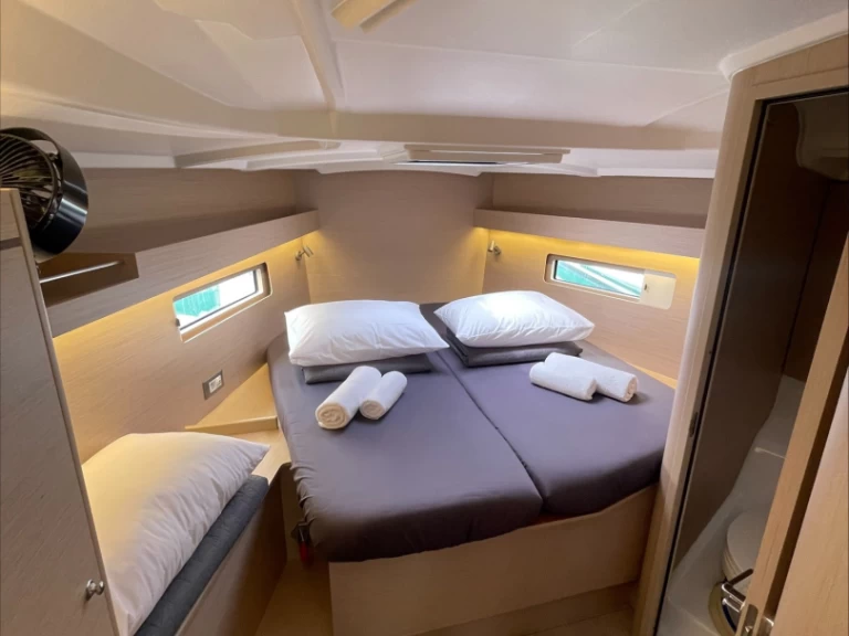 Alquiler de barcos Lávrio barato de Oceanis 40.1